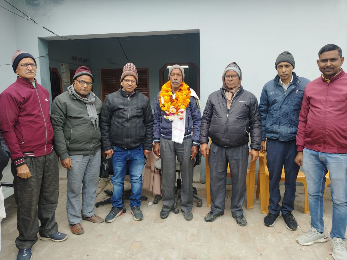 धर्मराज वर्मा की 30 वर्षों की सेवा के बाद विदाई समारोह में हुआ सम्मान