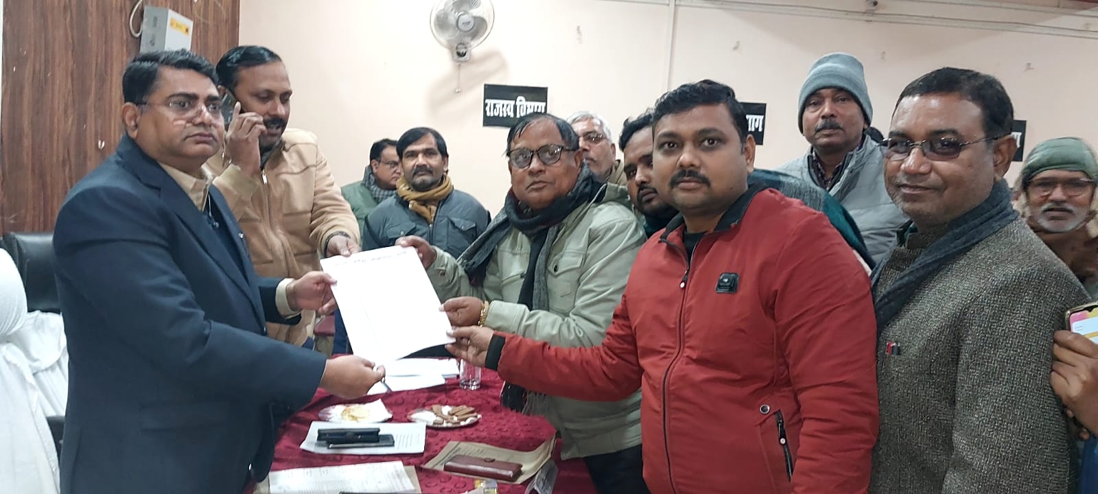 मुख्यमंत्री के नाम सौंपा गया ज्ञापन