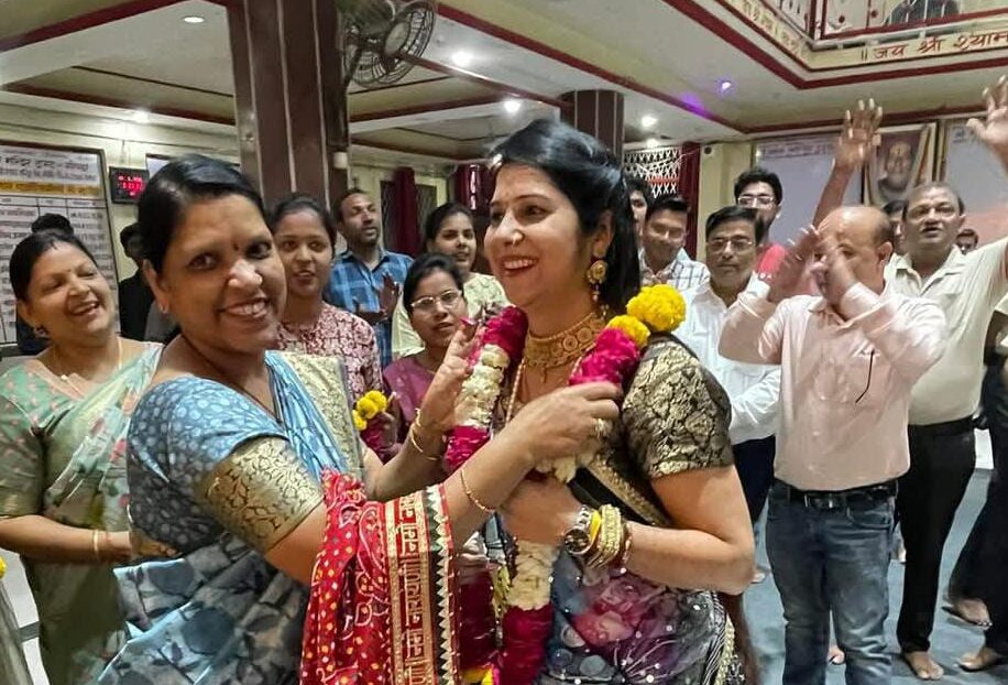 सुप्रसिद्ध भजन गायिका अंजलि द्विवेदी  के भजन पर श्याम प्रेमी हुए मंत्र मुग्ध