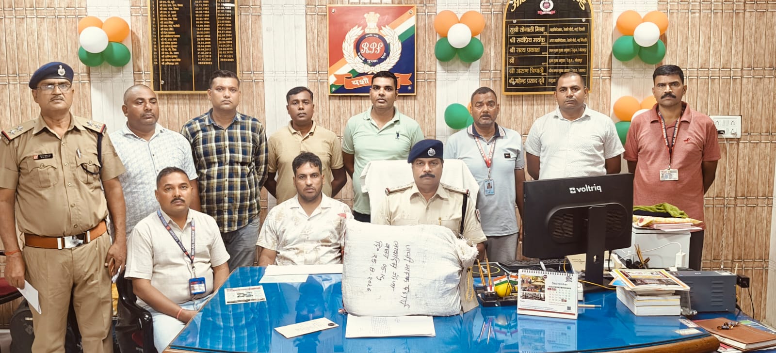 ट्रेन के जनरल कोच से पांच किलो लावारिस गांजा बरामद