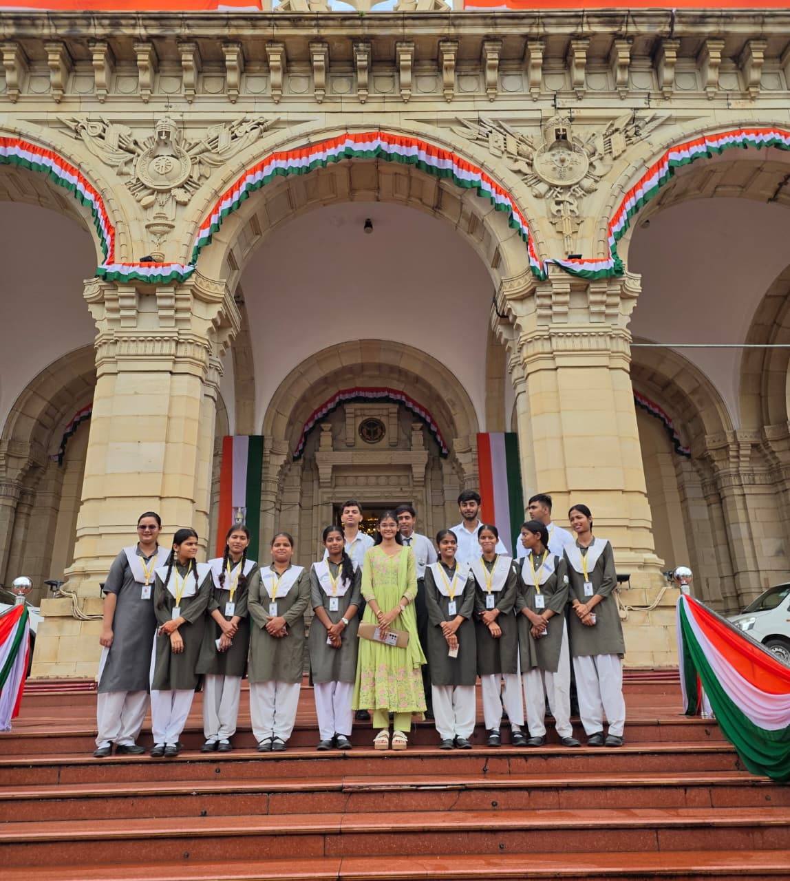 विधानसभा भवन का शैक्षिक भ्रमण कर विद्यार्थियों ने समझी लोकतांत्रिक व्यवस्था