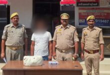 Photo of लूटकांड का वांछित अभियुक्त गिरफ्तार, 1700 रुपये नकद बरामद