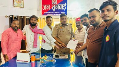 Photo of अखिलेश यादव के नाम पर आपत्तिजनक पोस्टर लगाने से आक्रोश, कार्रवाई की मांग