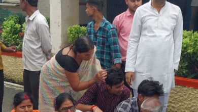 Photo of पिता की हत्या के बाद बेटे ने डीएम से लगाई गुहार, सुरक्षा व 50 लाख की आर्थिक मदद मांगी