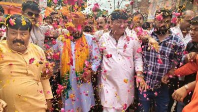 Photo of करनैलगंज में बृजभूषण शरण सिंह का जगह-जगह भव्य स्वागत