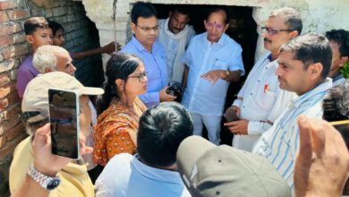 Photo of कच्ची दीवार गिरने से महिला की मौत, मासूम बेटा घायल