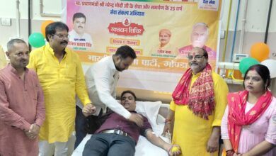 Photo of सेवा संकल्प अभियान में 72 यूनिट रक्तदान  तरबगंज, नवाबगंज और मेडिकल कॉलेज में लगे शिविर, लोगों ने बढ़-चढ़कर किया रक्तदान