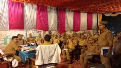 Photo of पुलिस अधीक्षक ने परखी दुर्गा पूजा की व्यवस्था – रूट मार्च के बाद दो घंटे चली क्लास –